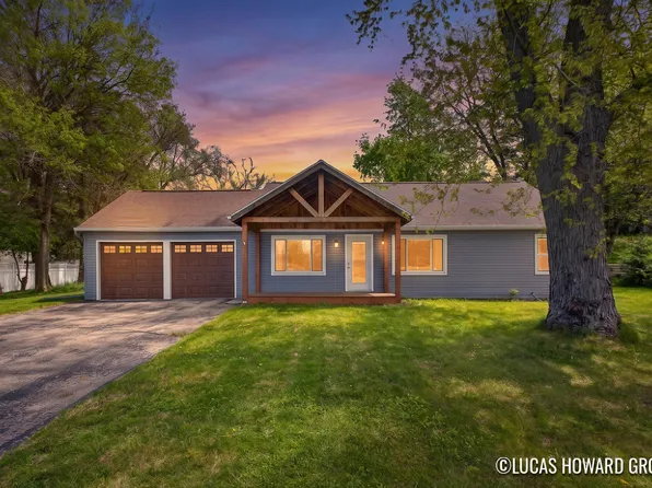 3054 Thorncrest Dr SE, Grand Rapids, MI 49546