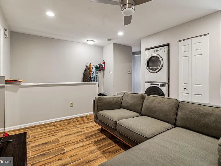 1007 Dickinson St #2 — Photo 3