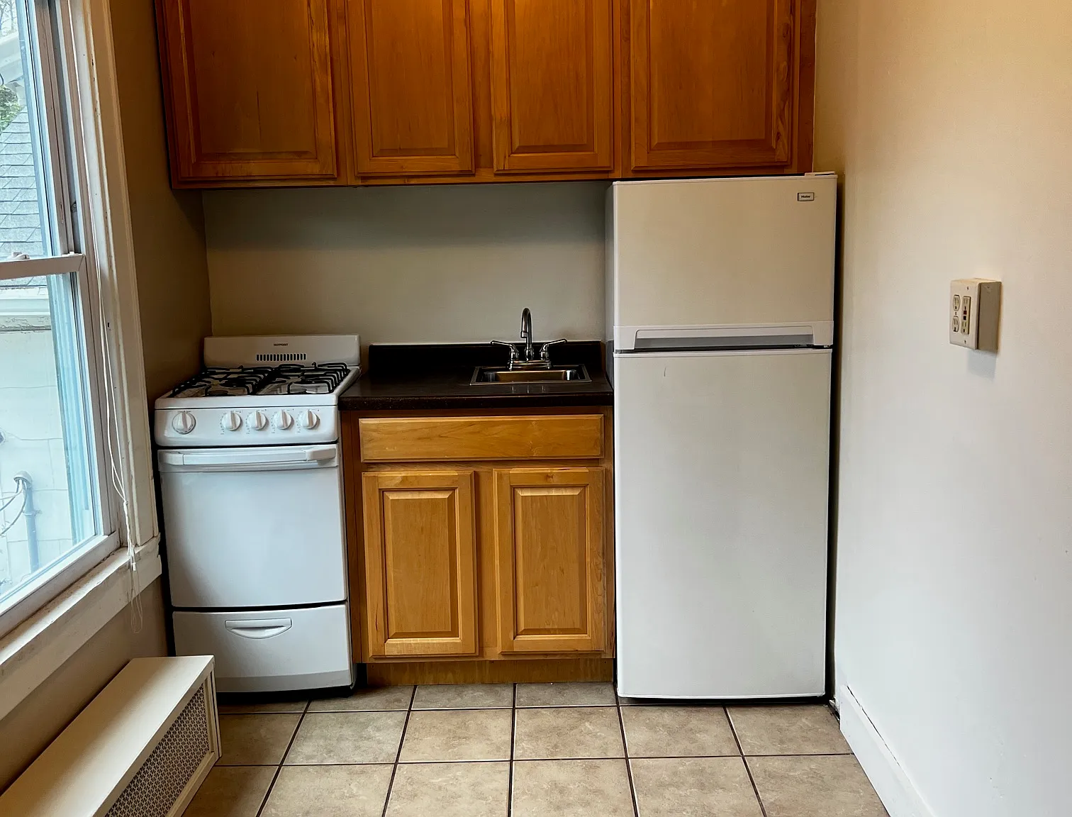 Studio, 400 sqft, $1,050 — Photo 3