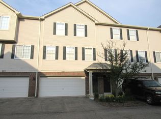 427 Evergreen Cir, Gilberts, IL 60136