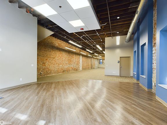 5th image of 325 E Main St