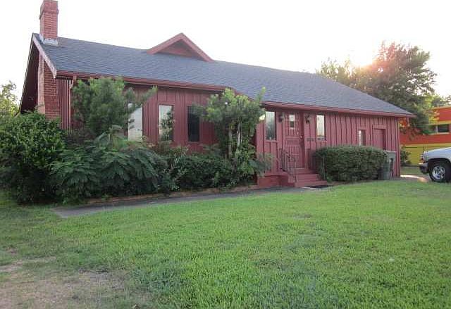 1st image of 2125 Jefferson Dr