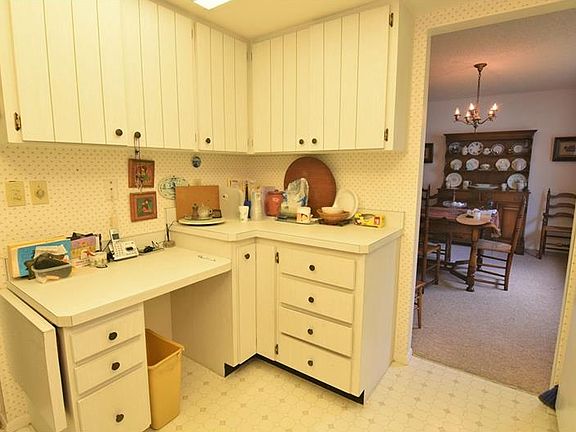 3rd image of 3912 Ashwood Ln #62
