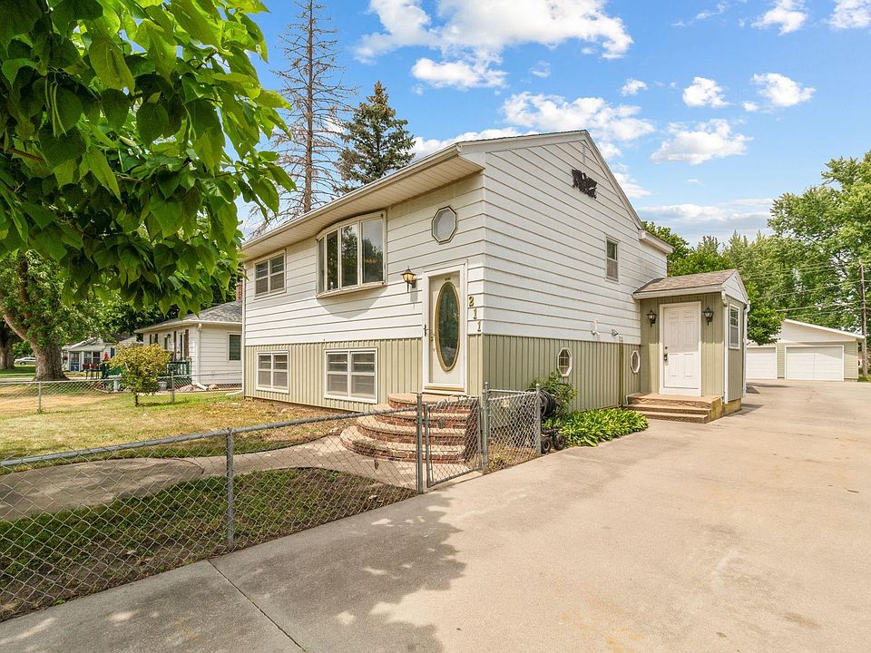 1st image of 211 Toneff Dr