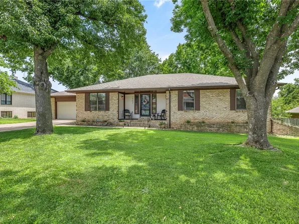 1402 NW K St, Bentonville, AR 72712