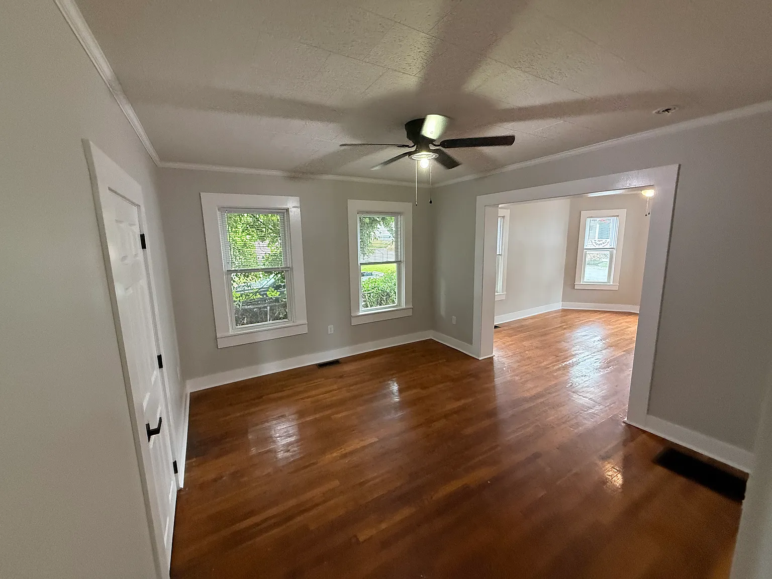 2 bed, 1100 sqft, $1,900 — Photo 2
