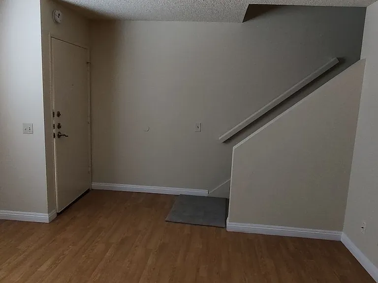 1701 Talmadge St — Photo 16