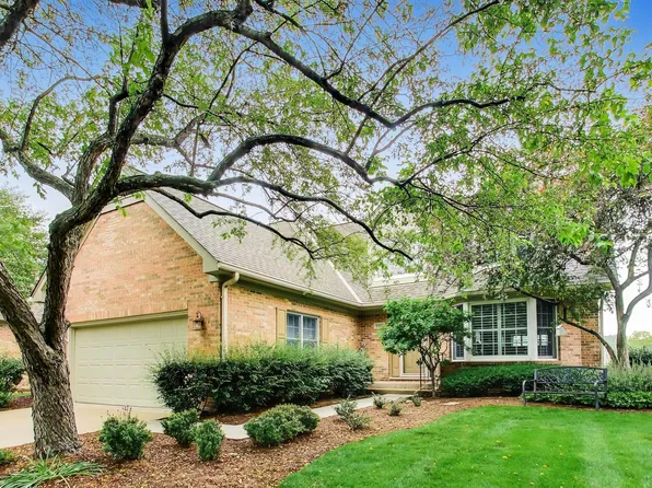 998 Plantain Ct, Crystal Lake, IL 60014