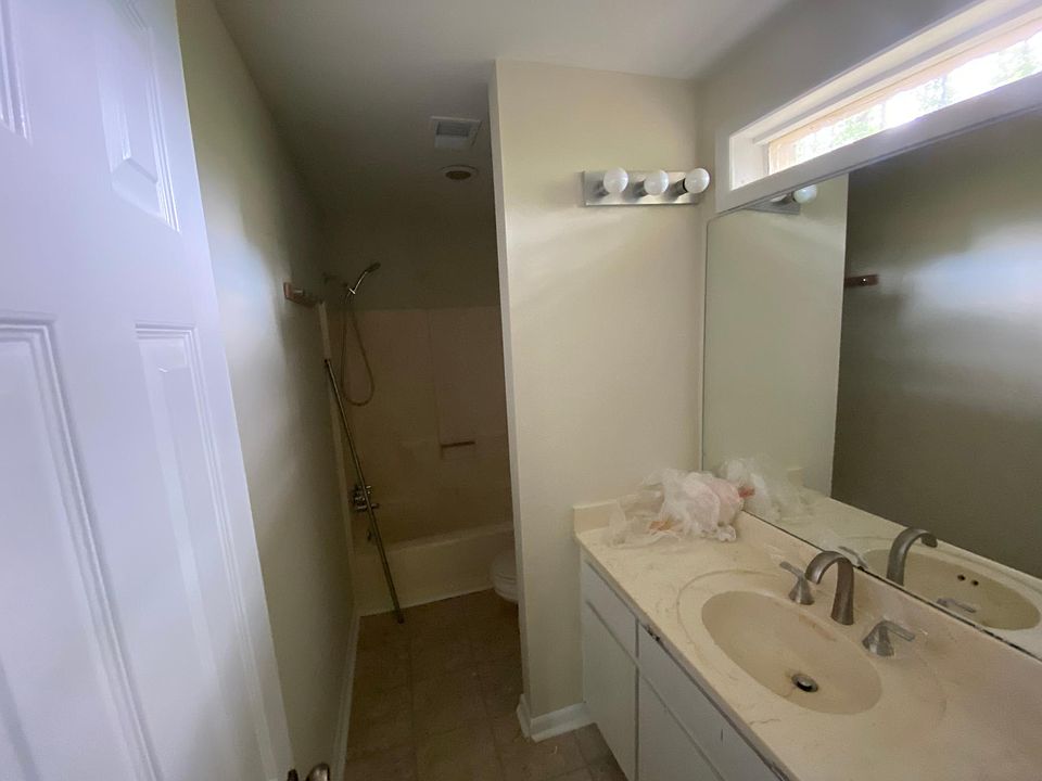 1st image of 3250 Cedar Bluff Dr NE