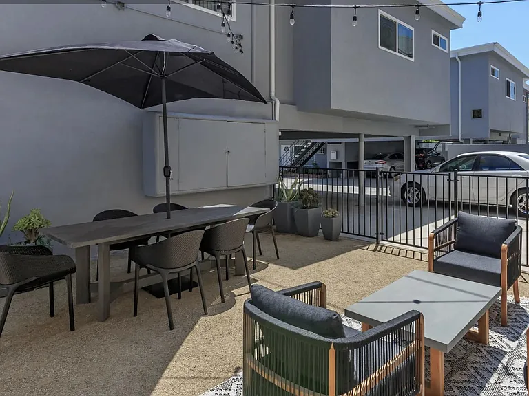 1123 E Elk Ave #3 — Photo 4