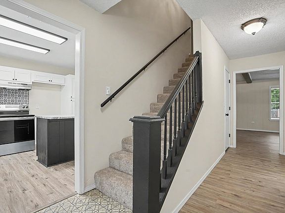 2nd image of 1009 N Forest Pl
