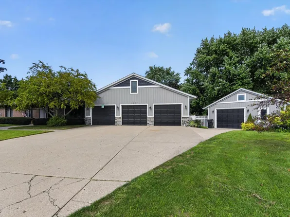 2827 Florence Dr SW, Wyoming, MI 49418