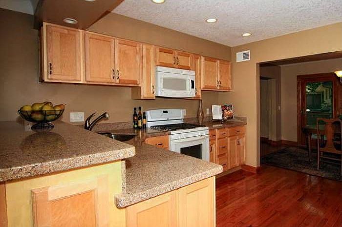 Kitchen w/ Maple Cabinets