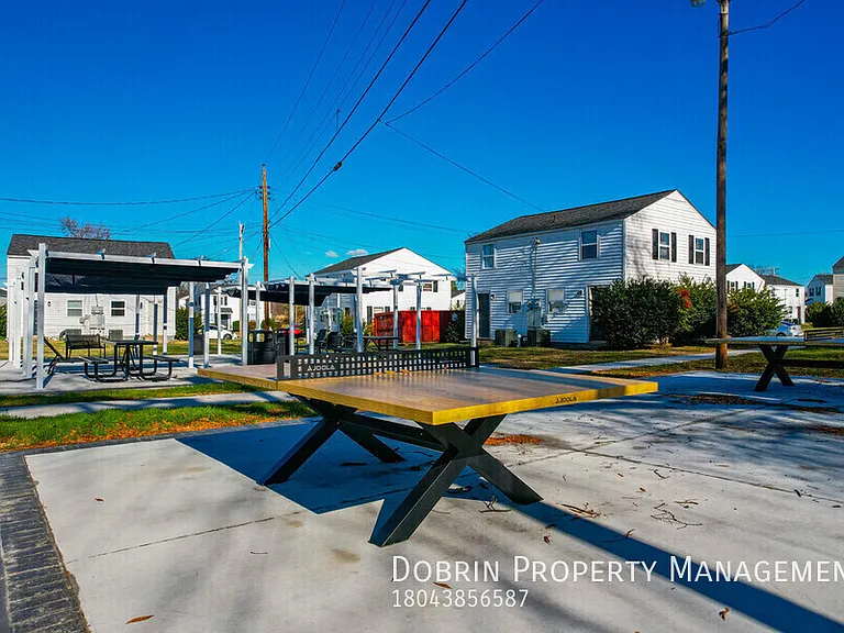 403 W Fritz St — Photo 2