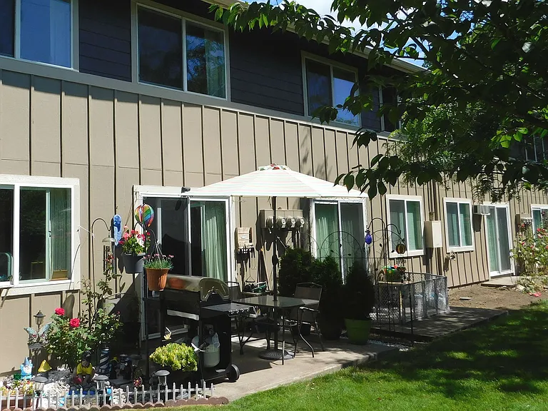 Fountain Court Apartments — Photo 14