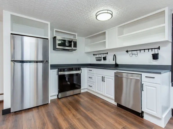 7 Court St #3, Nashua, NH 03060