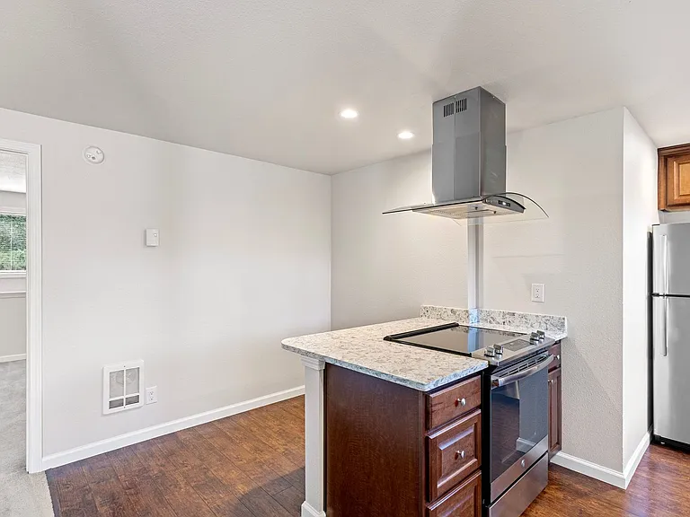 Bayshore Vista Apartments — Photo 8