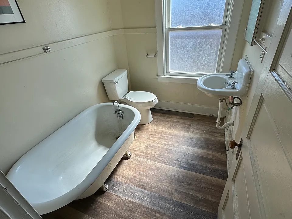 Building Photo 4