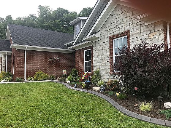 4th image of 2689 Crescent Hill Dr NE