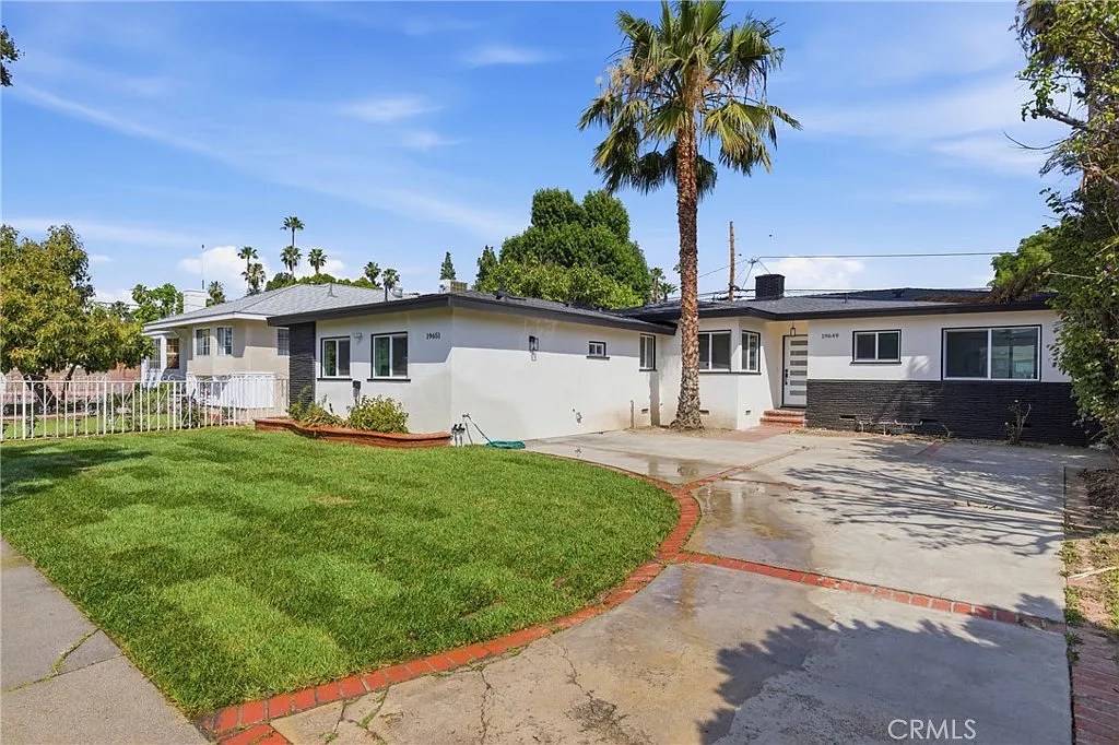 3 bed, 1377 sqft, $4,900 — Photo 3