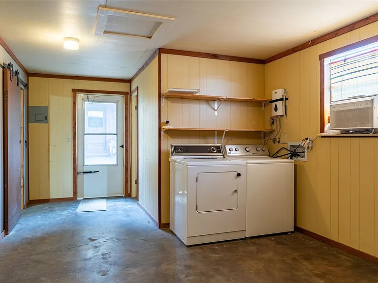 115 N Lockhart St — Photo 23