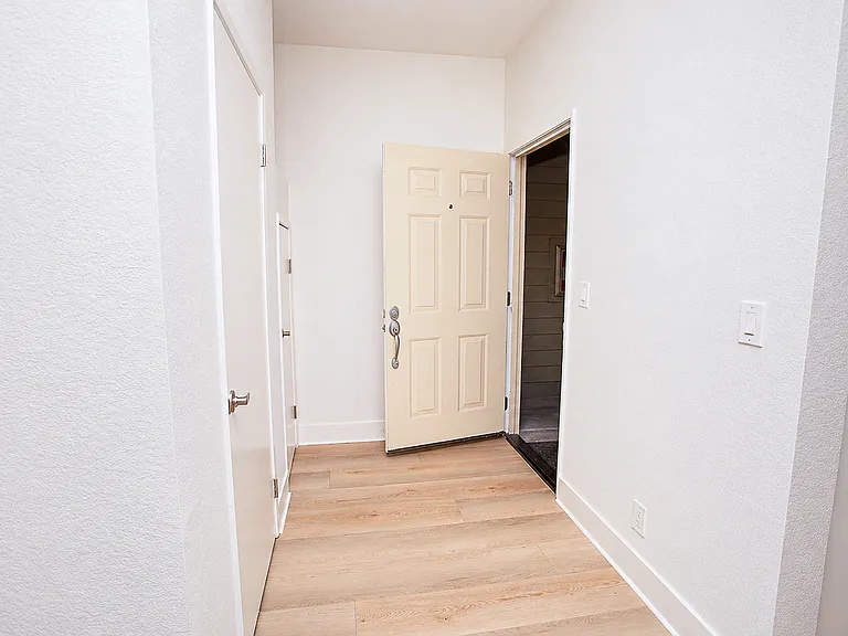 151 Shoreline Ct — Photo 17