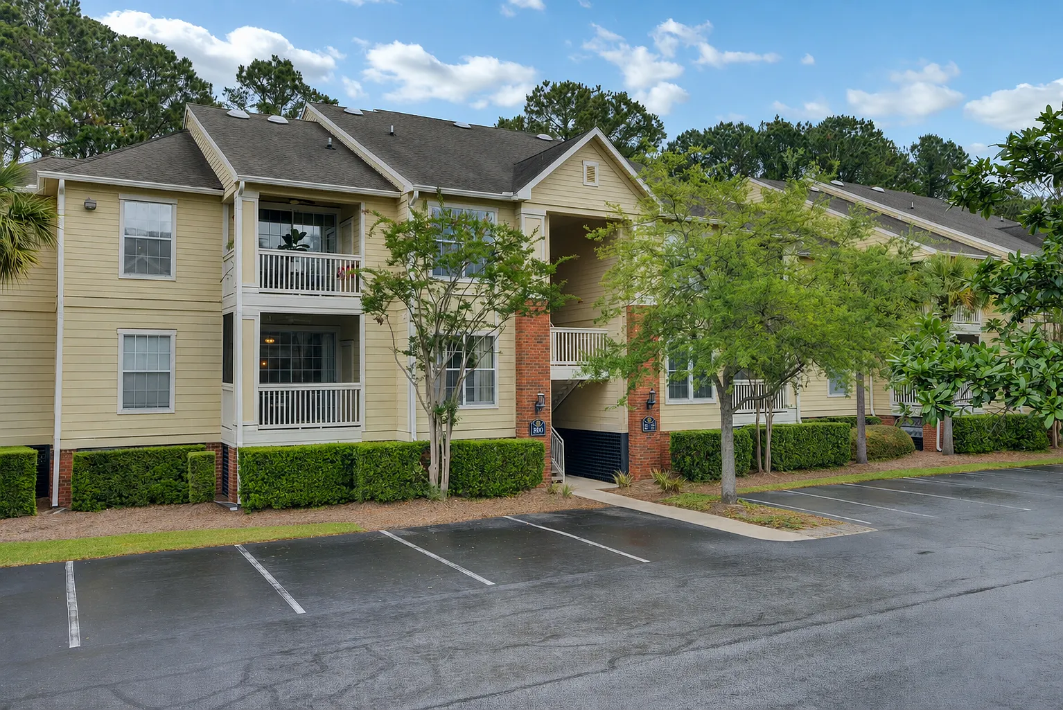2 bed, 1049 sqft, $2,050 — Photo 2