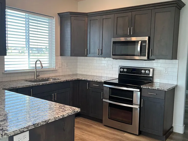 835 S 2380 W — Photo 10