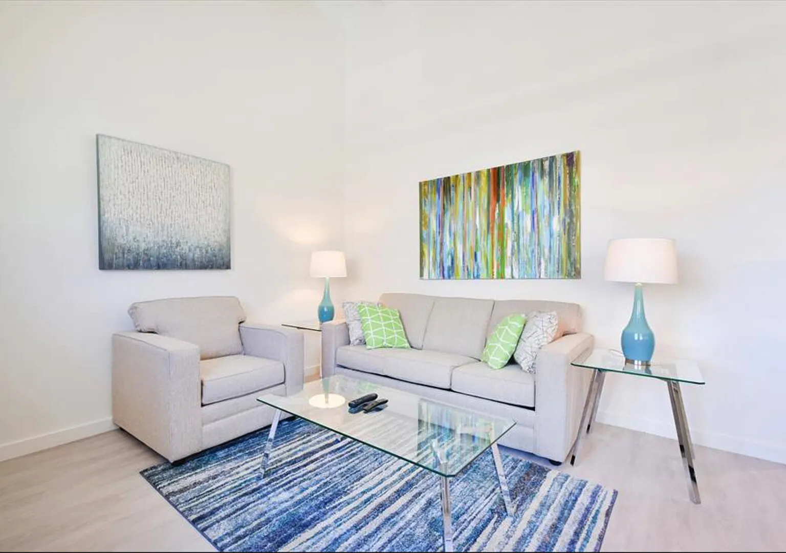 Upgraded 2BR Apt ! Close to Hospitals and Attractions — Photo 3