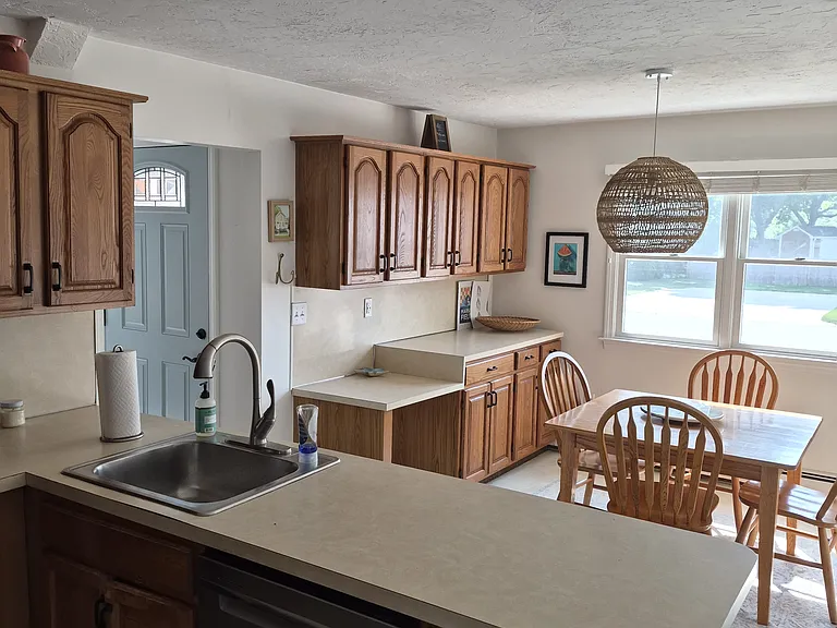 10 Breakwater Ct — Photo 5