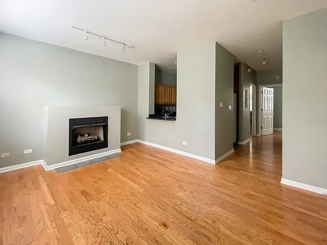 Building Photo - 757 W Evergreen Ave #A