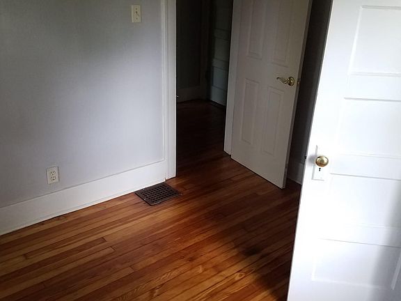 5th image of 2630 Burns Ave