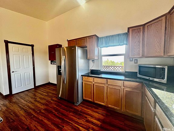 5th image of 235 Danforth Dr