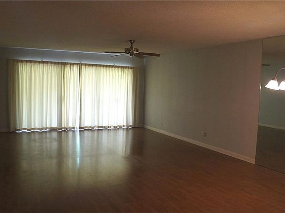 3rd image of 202 Hyde Park Dr