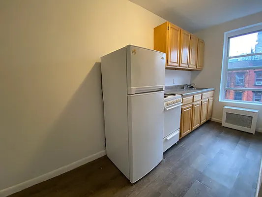 Rented by AZ REALTY NYC LLC | media 8