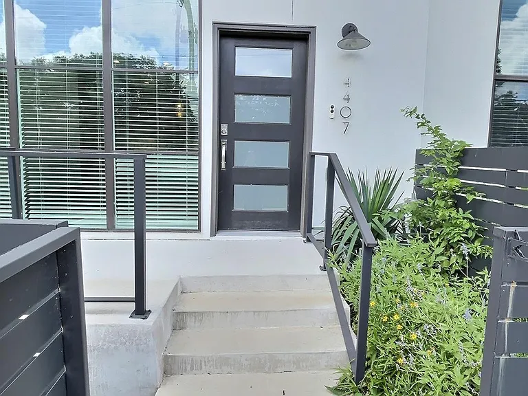 4407 Grotto Dr — Photo 2