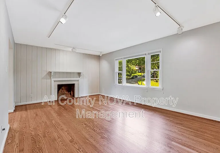 3160 Ravenwood Dr — Photo 6