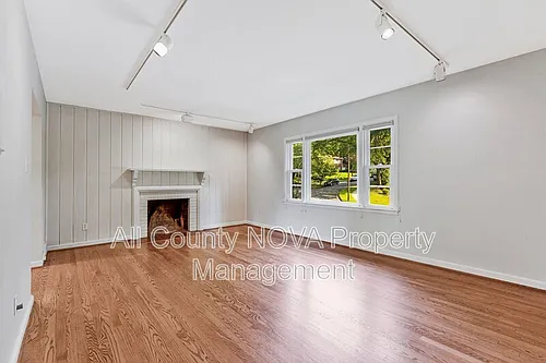 3160 Ravenwood Dr Photo 1