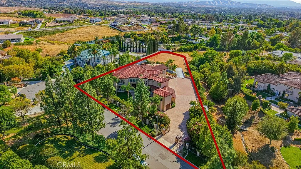 6 bed, 6.5 bath, 8800 sqft, $13,000 — Photo 3