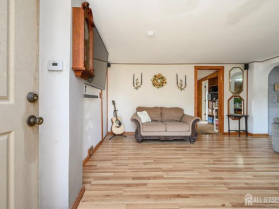 2nd image of 35 Potts Rd