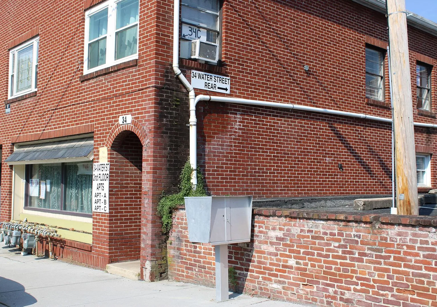 Large Two Bedroom Apartment — Photo 1