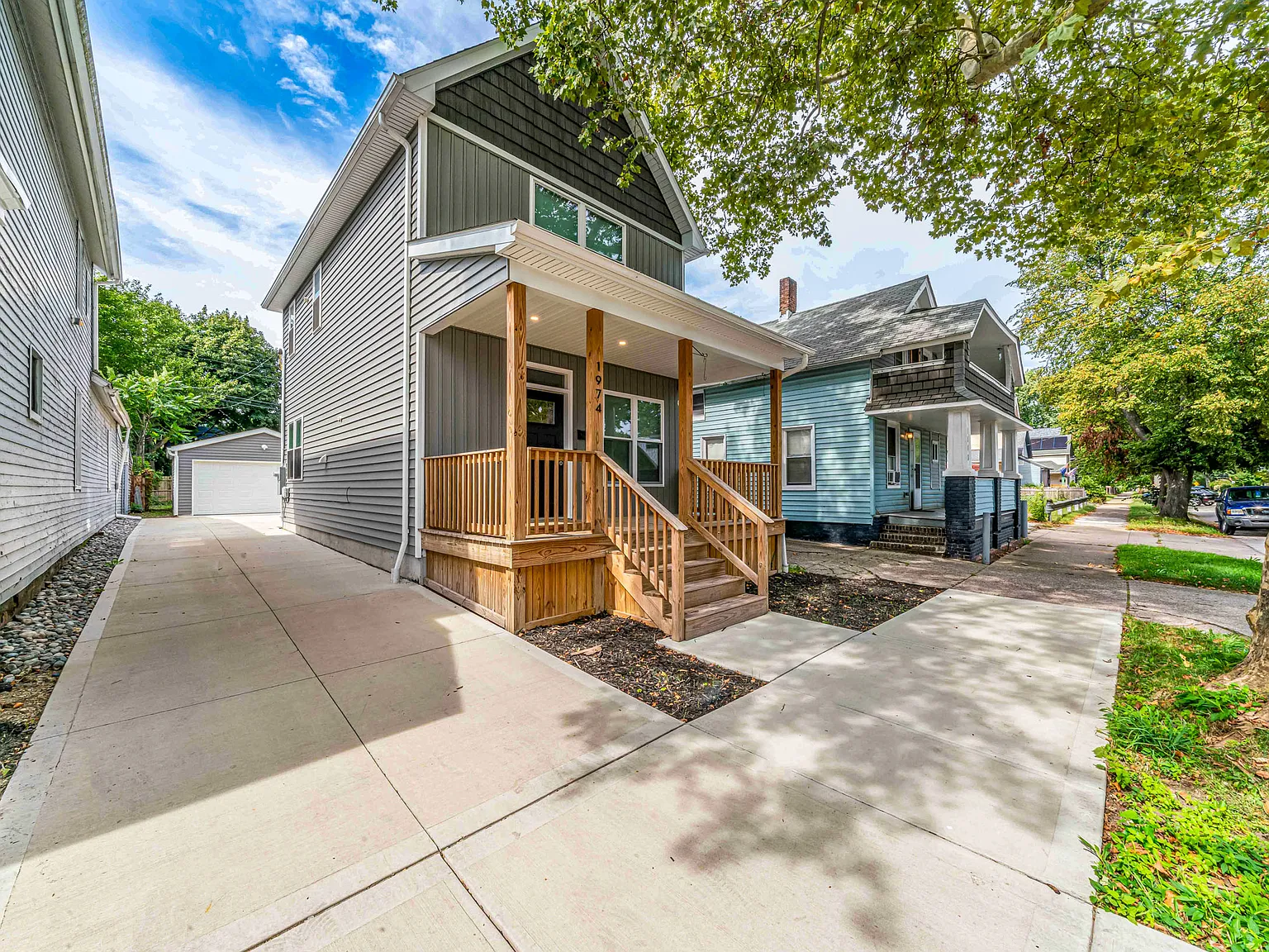 Enjoy this new and modern, open concept, air-conditioned 2 bed/2.5 bath home. — photo 7