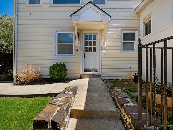 2nd image of 3617 Ferry Rd APT 1