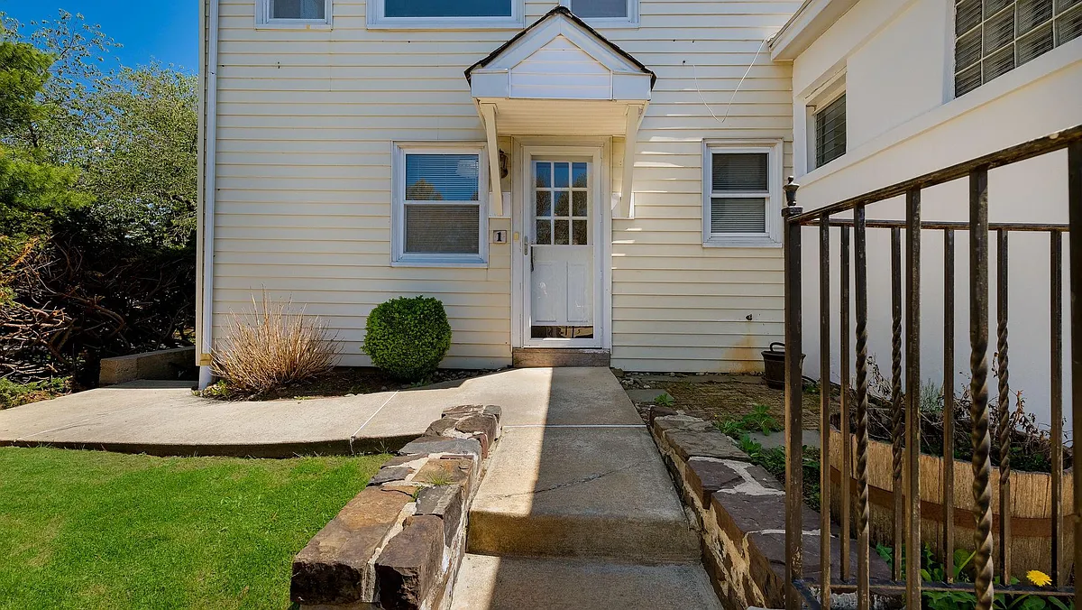 Building Photo - 3617 Ferry Rd #1