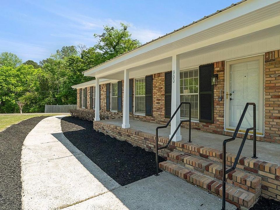 1st image of 900 Larkwood Dr NE