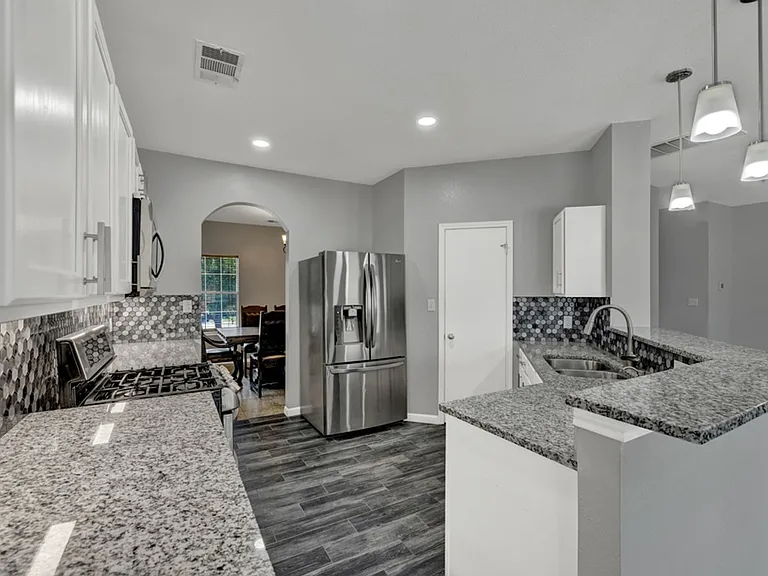 400 Summer Dr — Photo 12