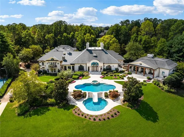 811 Hawks Nest Ct, Ball Ground, GA 30107