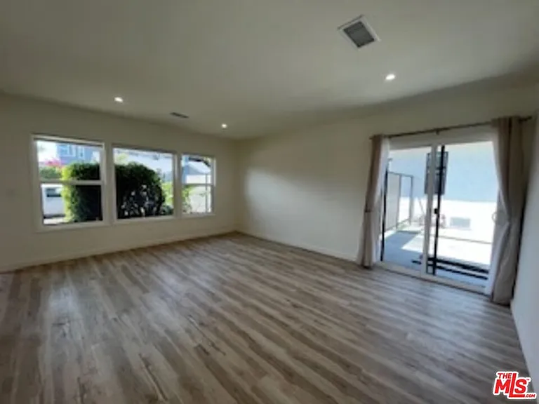 9946 Farragut Dr — Photo 3