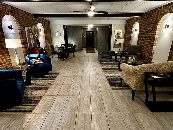 2nd image of 603 S River Rd APT 3J