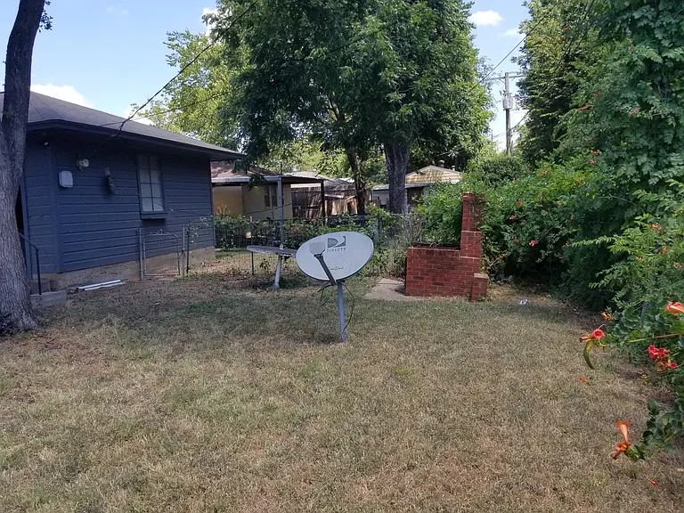 2104 Hillburn Dr — Photo 10